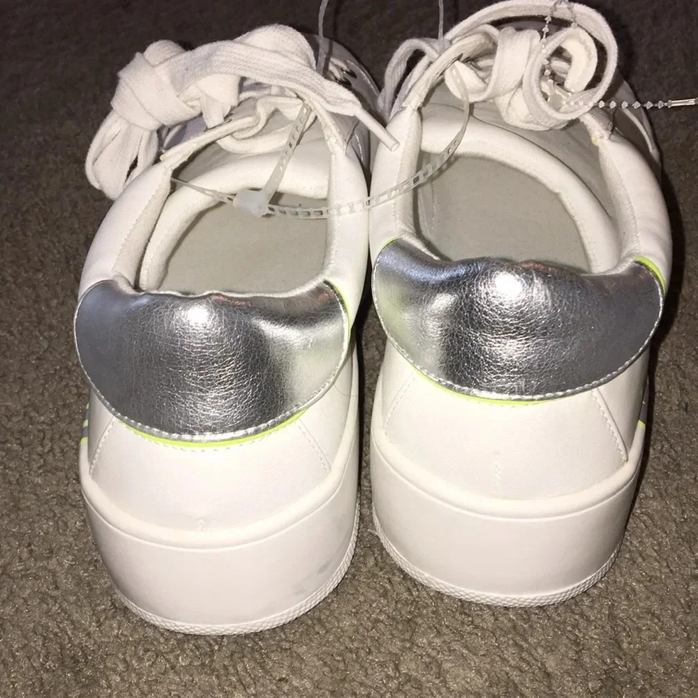 NWOT Steve Madden White/Silver Brexton Sneakers